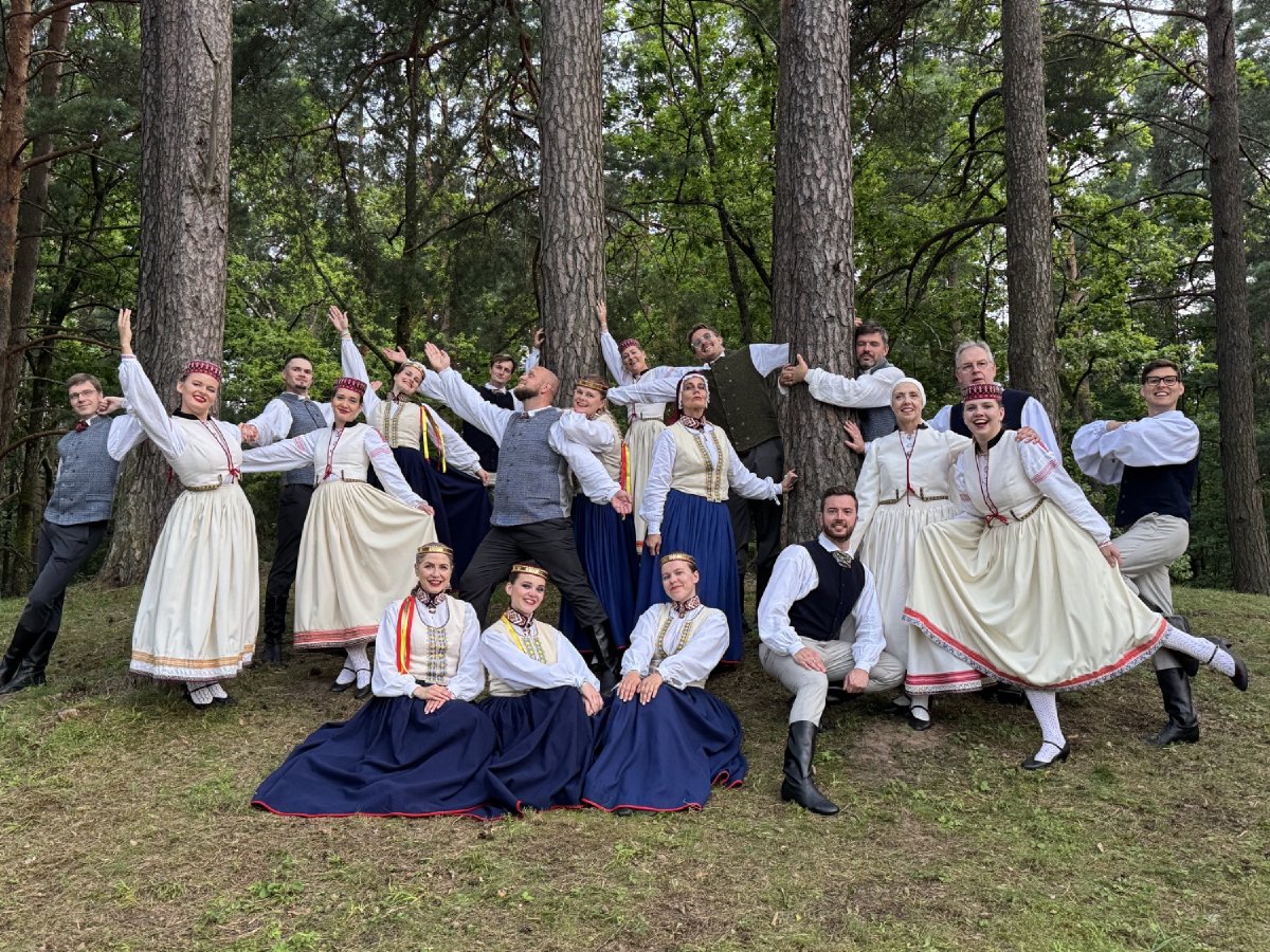 Salinieki group photo